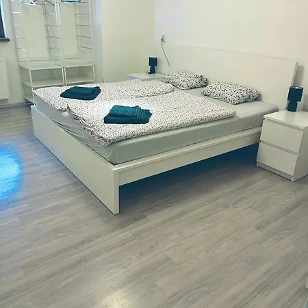 Center Apartment *